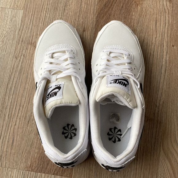 Womens Black and White Nike Air Max 90s - Picture 5 of 9